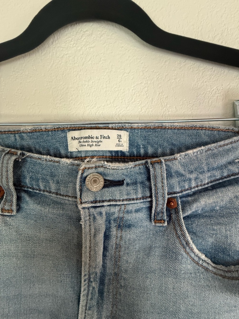 Abercrombie & Fitch Light Blue Ankle Ultra High-Rise Straight Jeans - Picture 3 of 3